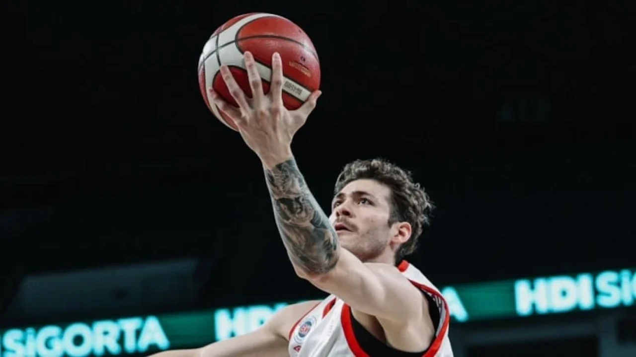 Anadolu Efes, milli basketbolcu Şehmus Hazer ile sözleşme imzaladı