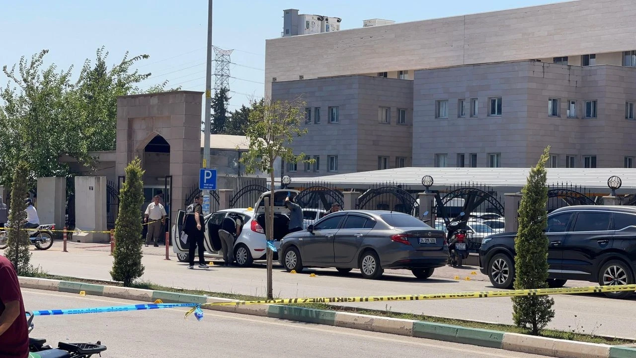 Osmaniye'de Valilik Önünde Silahlı Kavga: 2 Yaralı, 2 Şüpheli Yakalandı