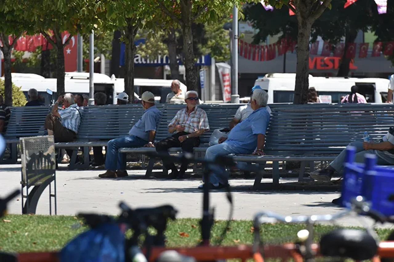 İstanbul ve Edirne'de sıcaklık 40 dereceye ulaştı, vatandaşlar serinleme yolları arıyor