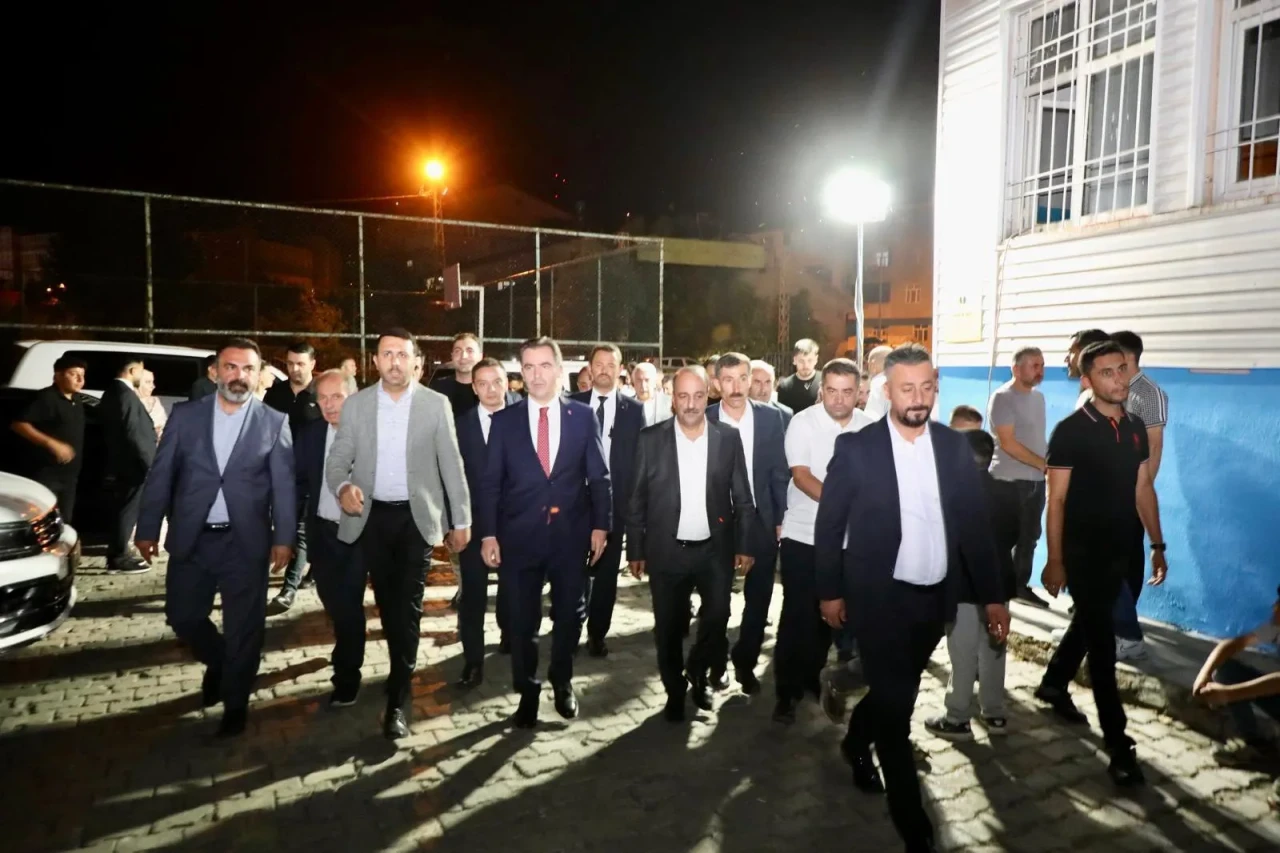 Bitlis Valisi Ahmet Karakaya, Hizan’da Şam ve Zorlu Ailelerinin Düğün Merasimine Katıldı