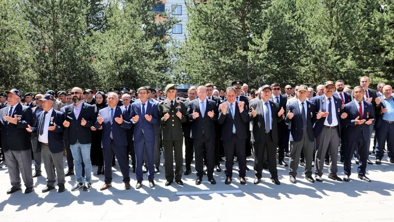 Kars'ta Vali Polat'tan 15 Temmuz anması: Şehitler unutulmadı, dualar okundu