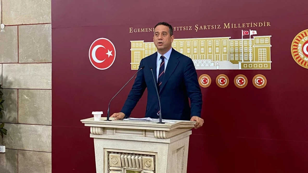 Başarır: Orman yangınlarıyla ilgili 555 konuşmaya yanıt verilmedi, 400 bin hektar orman yok edildi!