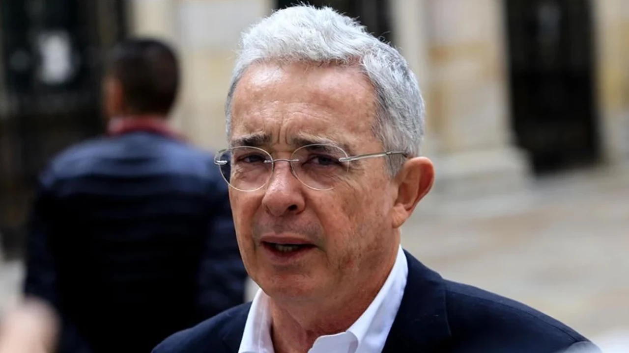 Uribe, tanığa rüşvet teklif ederek ifadesini değiştirmeye çalışmaktan suçlu bulundu