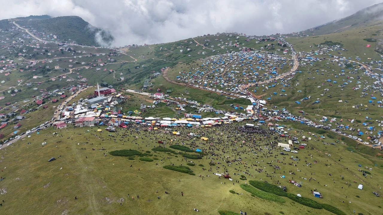 Sis Dağı'nda 204. Kültür Şenlikleri Coşkuyla Gerçekleşti, Binlerce Katılımcı Bir Araya Geldi!