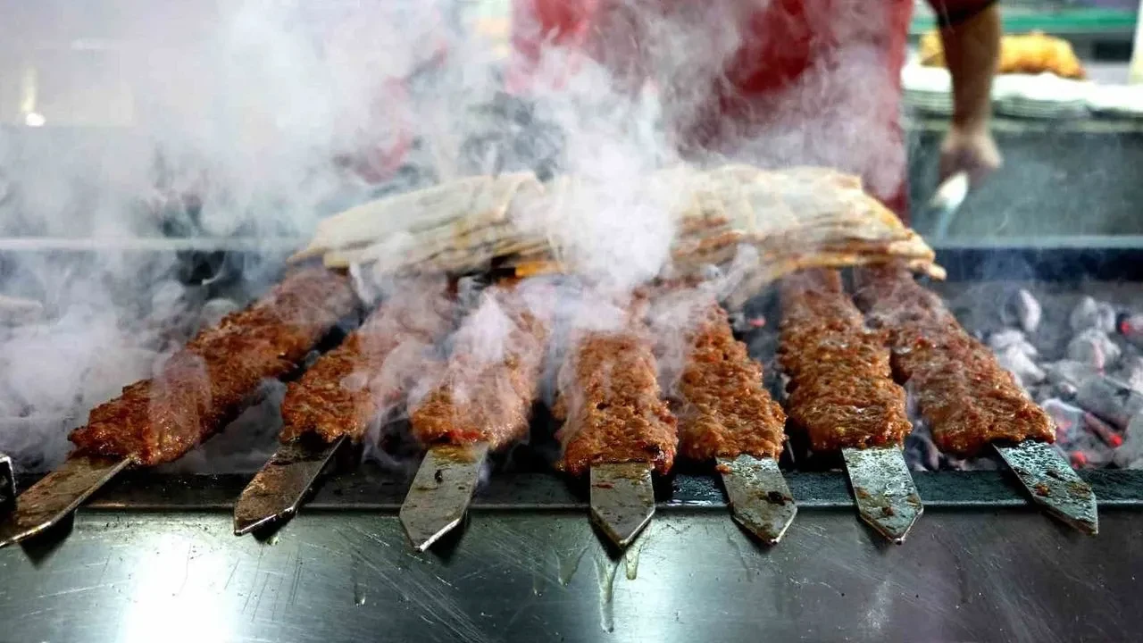 Kahramanmaraş'ta kebap ve pastırmada gıda hilesi şoku! Bakanlık denetimleri ortaya çıkardı.