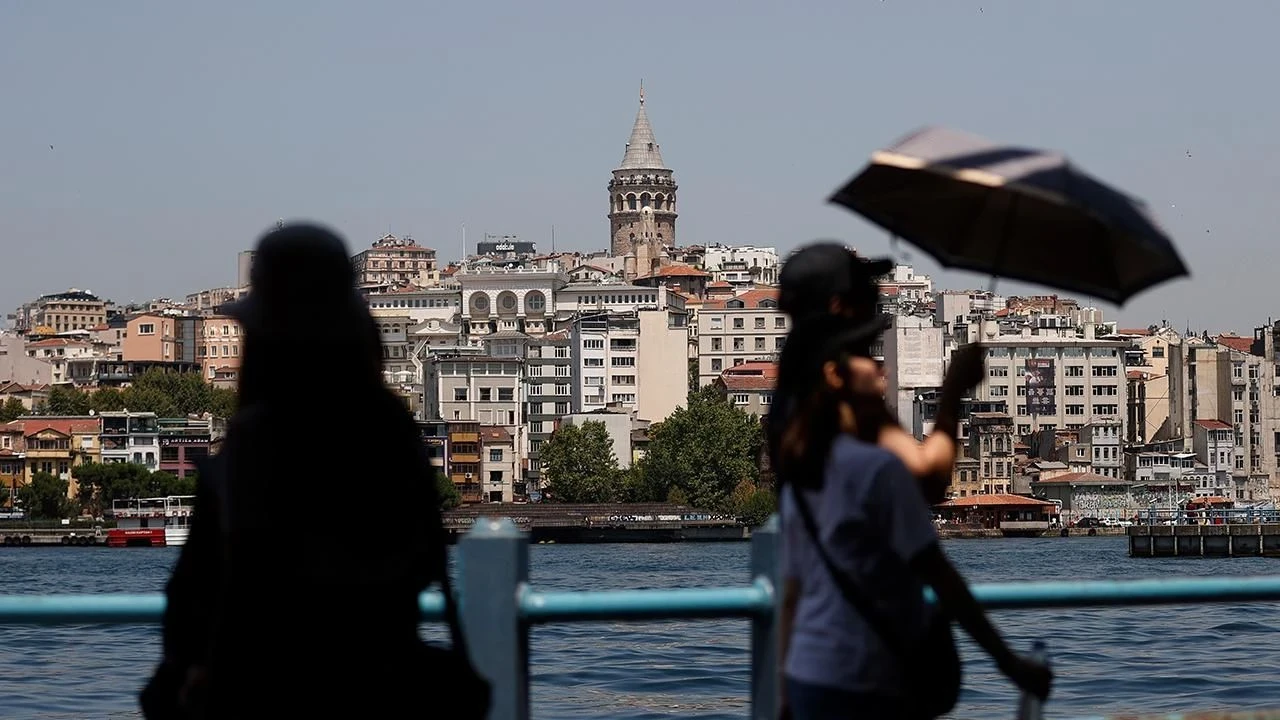 Bunaltıcı sıcaklar Türkiye'yi etkisi altına alıyor, 42-44°C'ye ulaşacak!