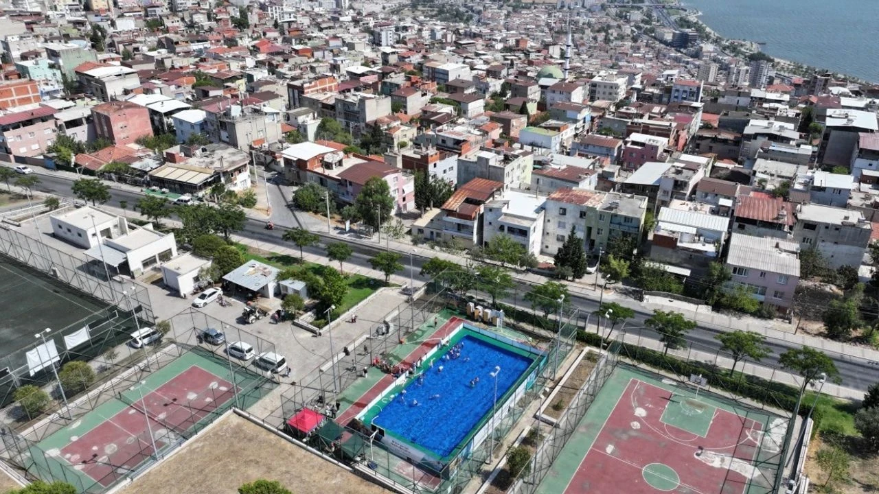 İzmir'de çocuklara yüzme eğitimi: 3 bin çocuğa ulaşmayı hedefliyorlar