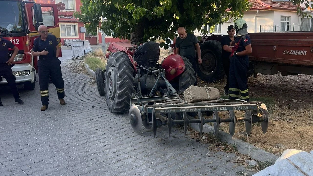 Isparta'da Traktör Kontrolden Çıktı, Sürücü Yaralı Olarak Hastaneye Kaldırıldı Ancak Hayatını Kaybetti