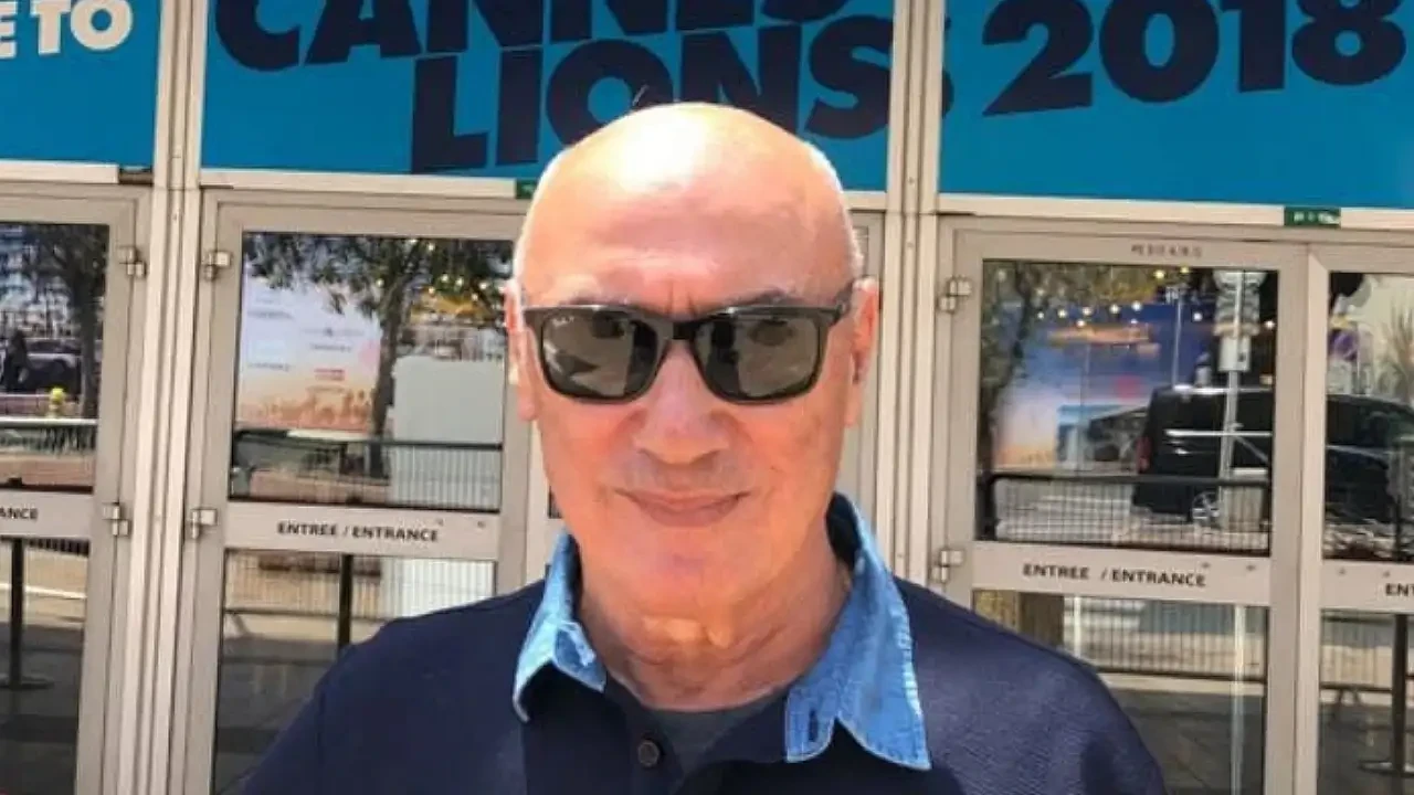 Fenerbahçe Yüksek Divan Kurulu Üyesi Haydar Yanıkoğlu, havuzda boğularak hayatını kaybetti