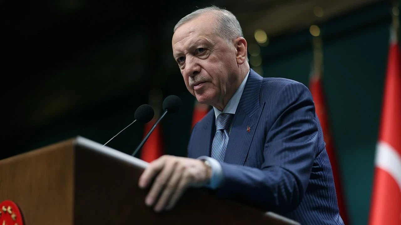 Erdoğan'ın Cumartesi günü yapacağı tarihi konuşmanın saati açıklanmadı, vatandaşlar davet edildi.