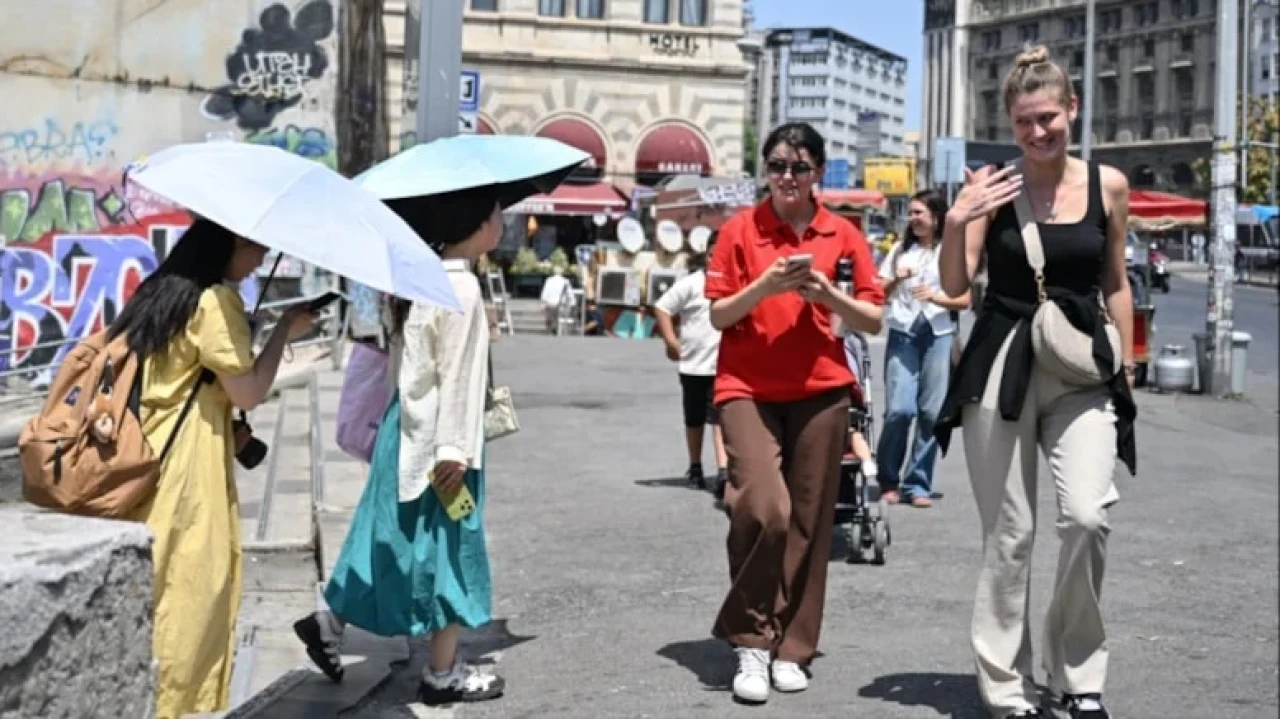 Tüm Türkiye'de sıcak hava dalgası: İstanbul'da hissedilen sıcaklık 46 dereceye ulaştı!