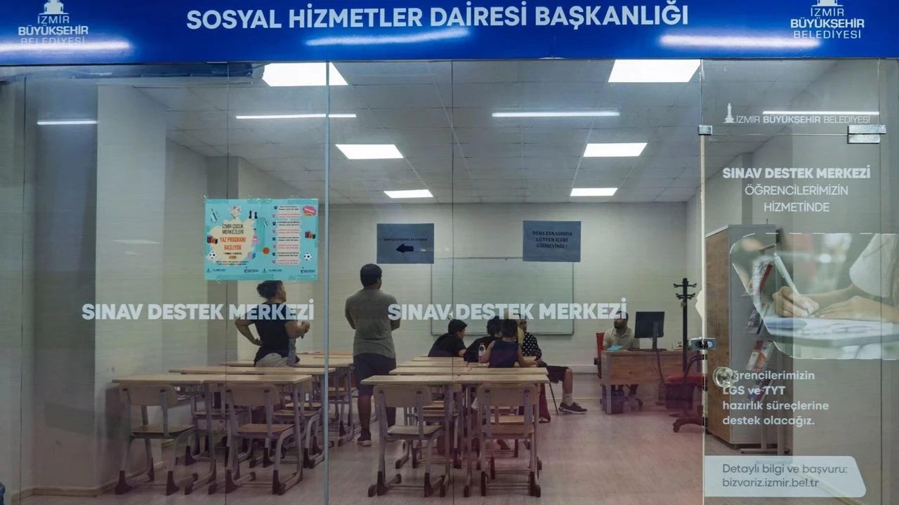 İzmir'de Sınav Destek Merkezi, tercih döneminde öğrencilere ücretsiz rehberlik sunuyor