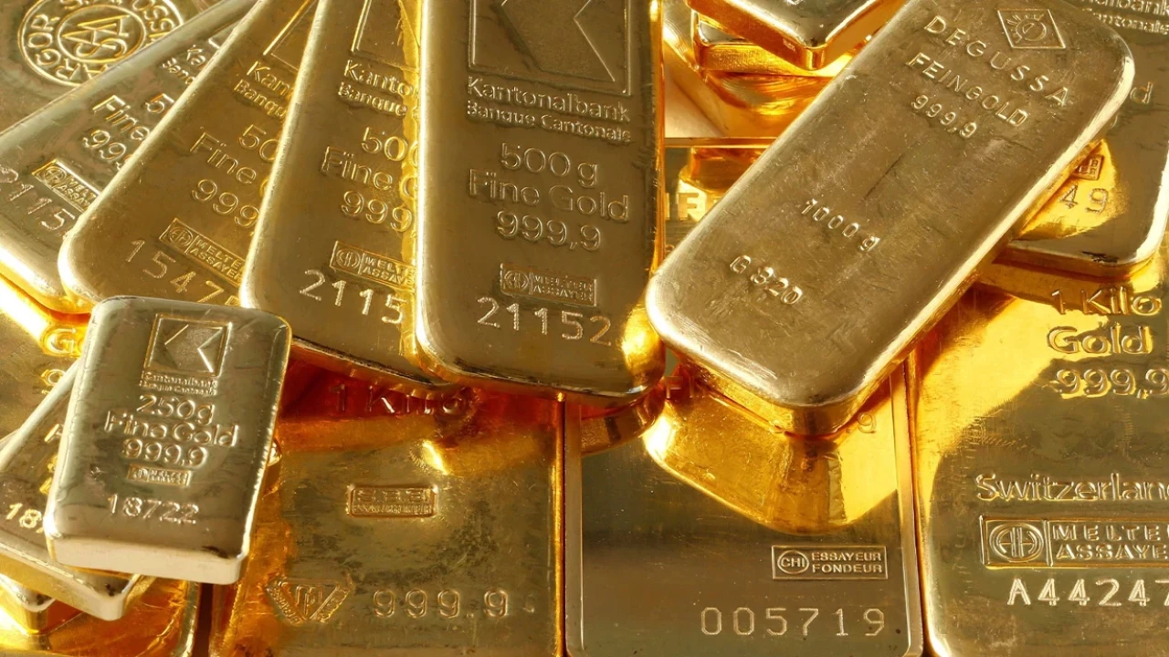 Küresel altın talebi rekor seviyeyle 132 milyar dolara ulaştı, yatırımda yüzde 78 artış görüldü.