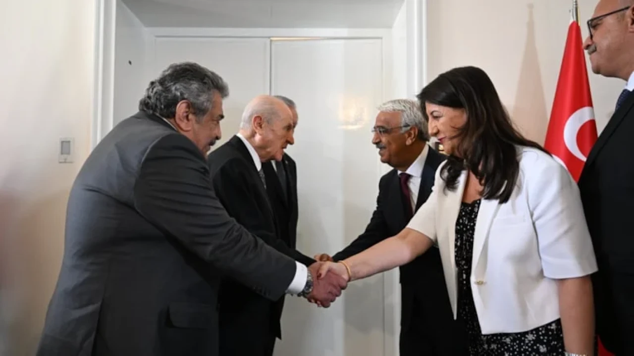 İmralı heyetiyle görüşen Bahçeli'nin açıklaması şaşırttı