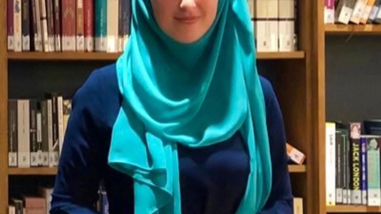 Özlem Doğan'ın Atatürk paylaşımı sosyal medyada tartışma yarattı; düşünce özgürlüğü ve eleştiriler gündemde.