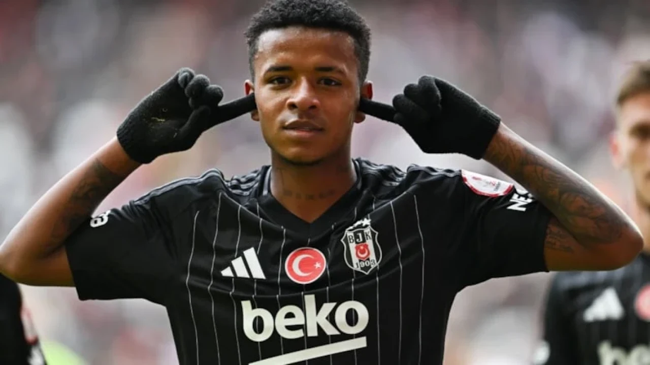 Keny Arroyo'nun Beşiktaş ile ilgili paylaşımlarını silmesi heyecan yarattı!