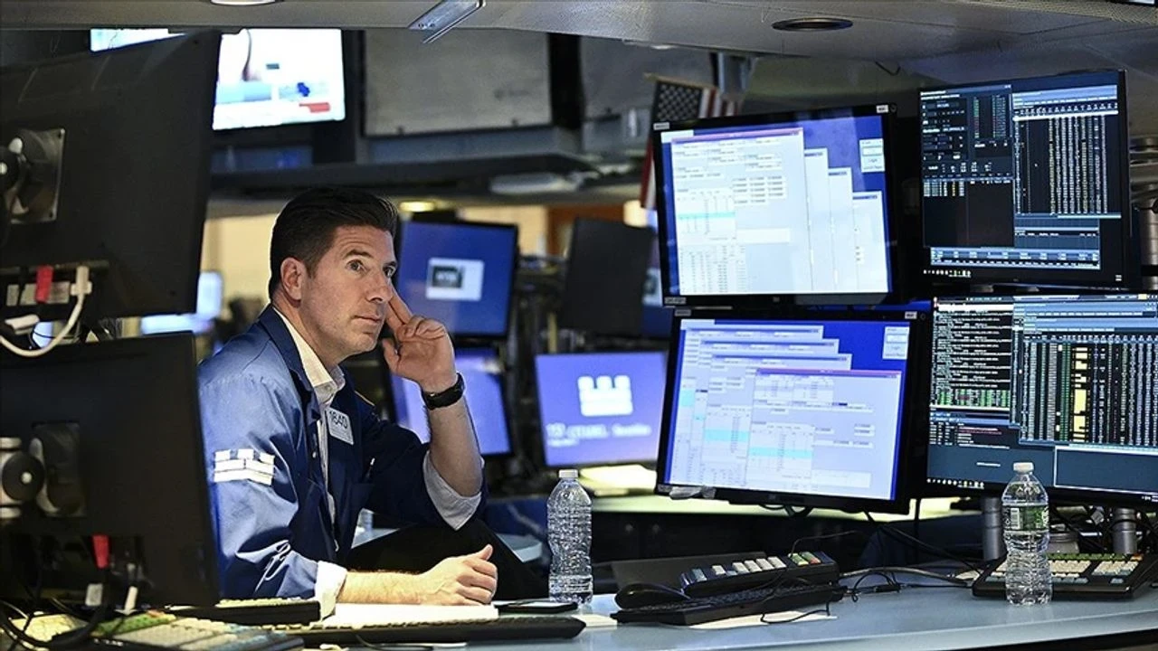 Fed'in faiz kararı küresel piyasalarda belirsizlik yarattı, enflasyon riski sürüyor.