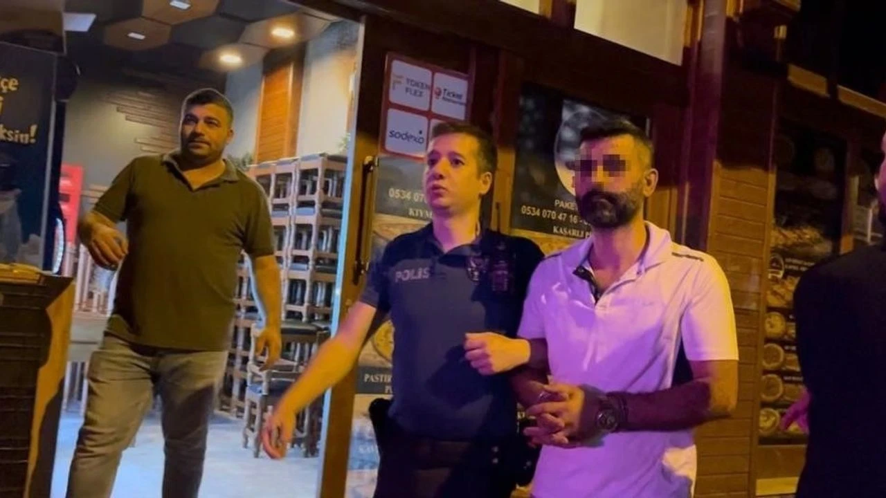 Bursa'da alkol etkisindeki şahısların kavgasında polis bıçaklı saldırıya uğradı, bir saldırgan vuruldu
