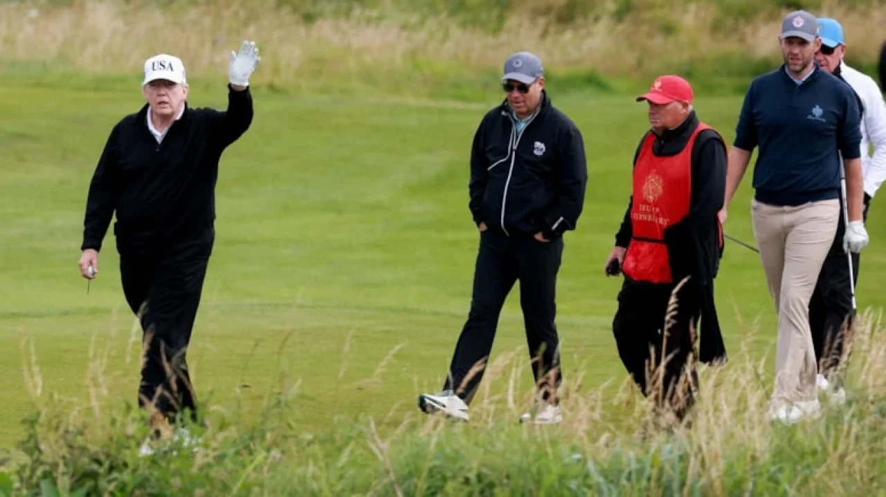 Trump, Epstein skandalından kaçış için İskoçya'da golf sahası açıyor