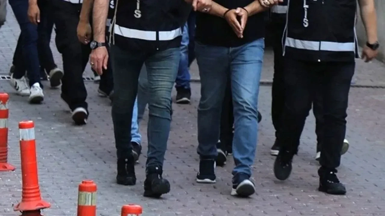 Kahramanmaraş'ta 88 zanlı yakalandı, 54'ü tutuklandı! Suçla mücadelede başarılı operasyonlar sürüyor.