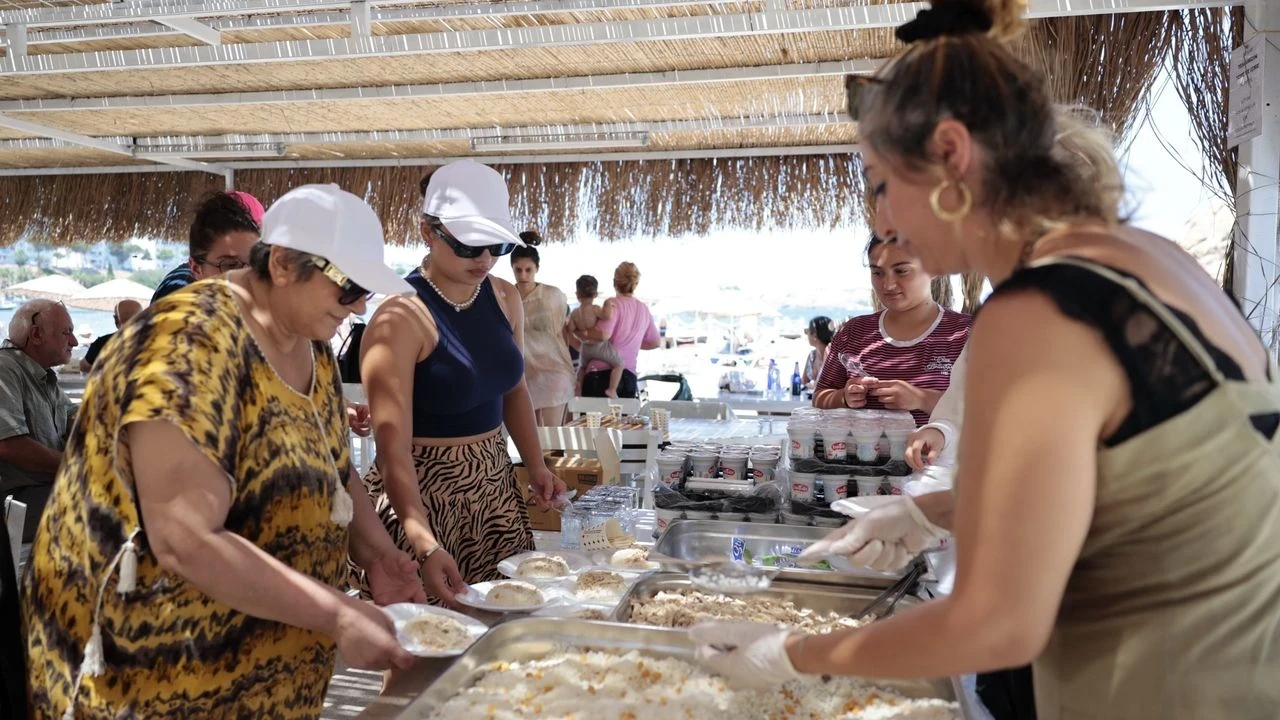 Özel gereksinimli bireyler için deniz gezisi ile yaz sıcakları keyifli hale geldi