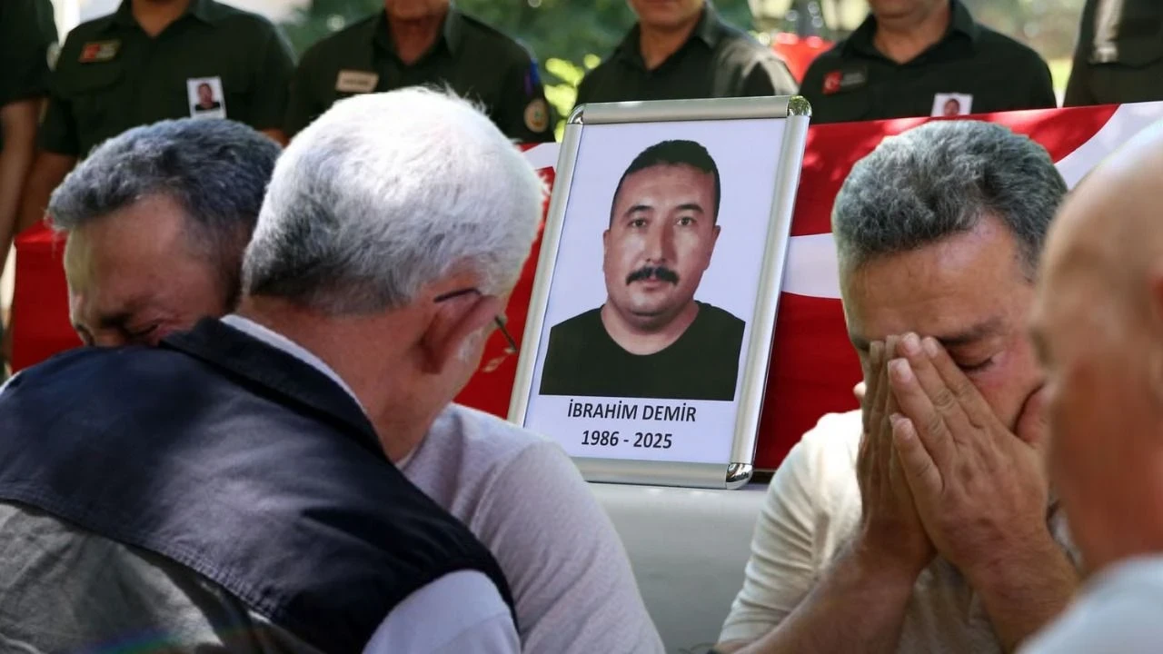 İzmir'deki orman yangınında şehit olan dozer operatörü İbrahim Demir'e veda töreni düzenlendi