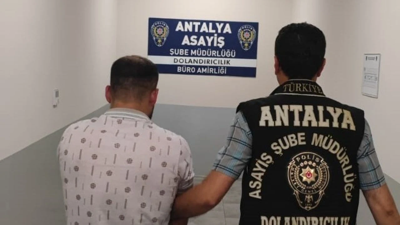 Antalya'da dolandırıcılık girişimi: Kendini istihbaratçı olarak tanıttı, tutuklandı.