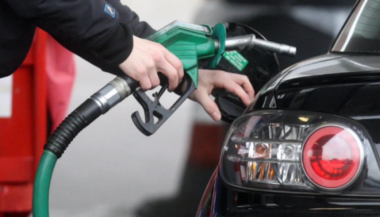 Akaryakıta yeni zam kapıda: Benzin 2,10 TL, motorin 1,97 TL artacak!