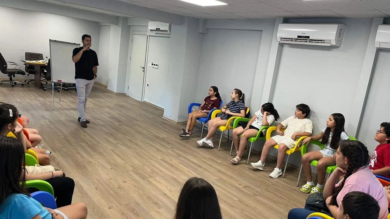 İzmir'de çocuklar için akran zorbalığına karşı eğitim programı düzenlendi