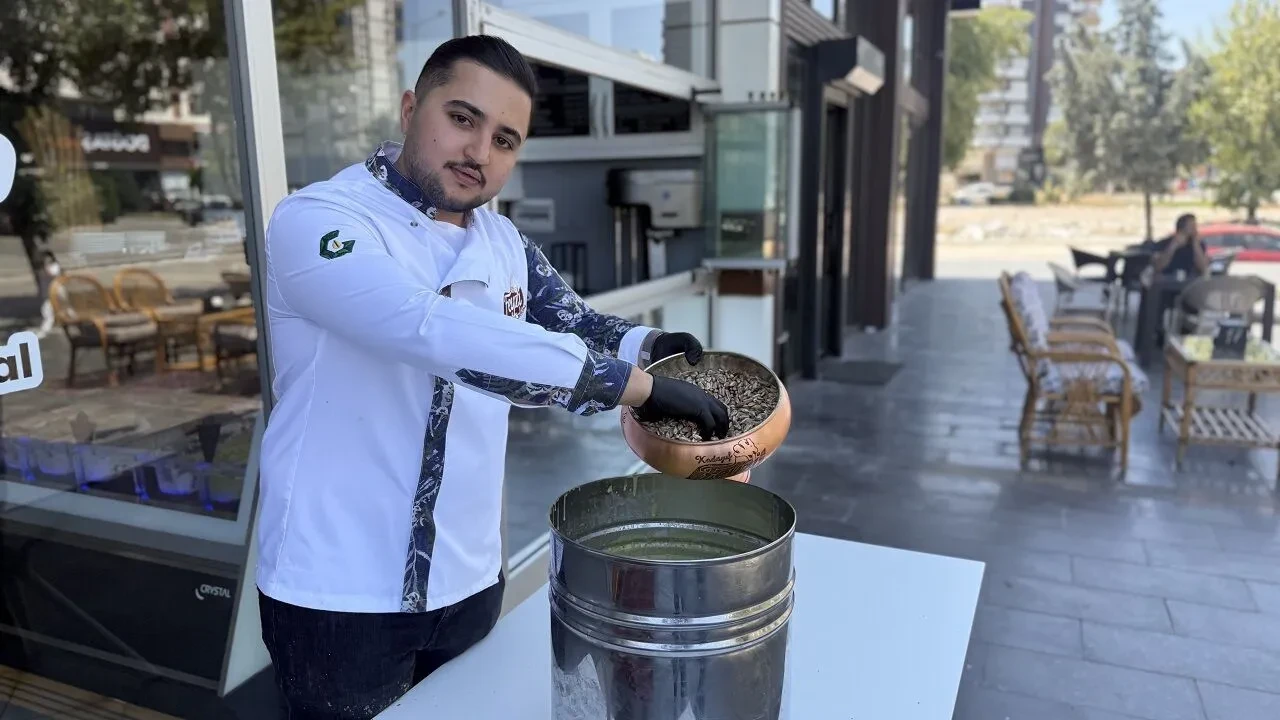 Gaziantep'te Antep Fıstıklı Dondurmaya Yaz Aylarında Yoğun Talep Artıyor