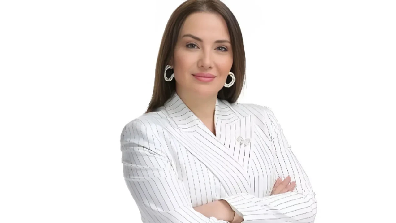 Deniz Uğur: Sanat Dünyasının Parlayan Yıldızı ve Özel Hayatındaki Dönüm Noktaları