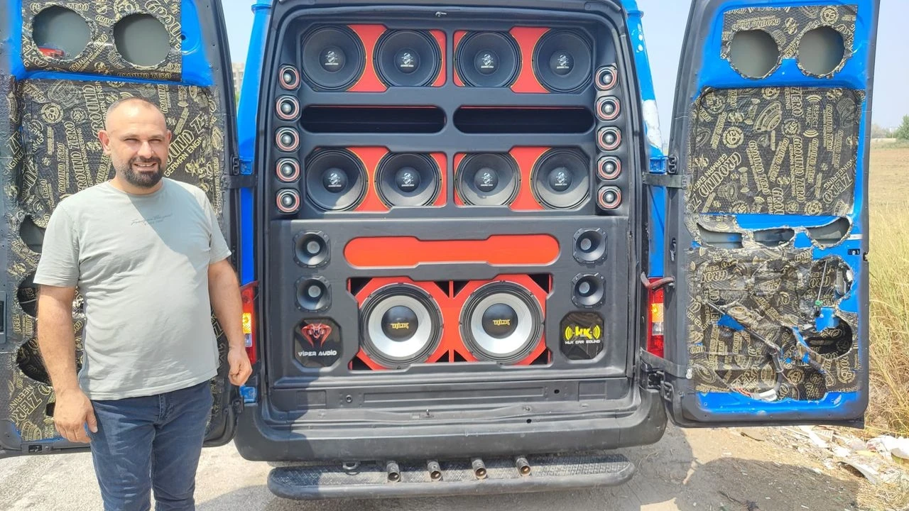 Adana'da Minibüste 160 Desibel Ses Sistemiyle Müzik Deneyimi Yaşandı