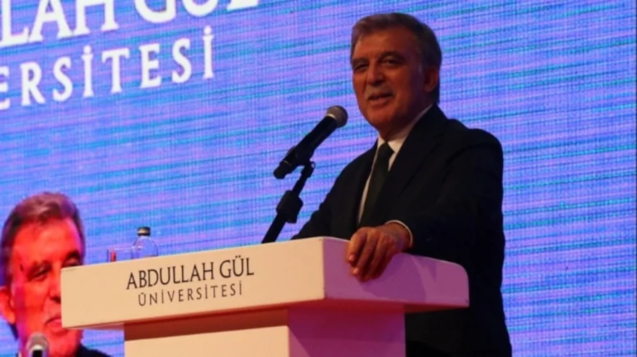 Abdullah Gül, mezuniyet töreninde "Erdemli insan olun" diyerek öğrencilere seslendi