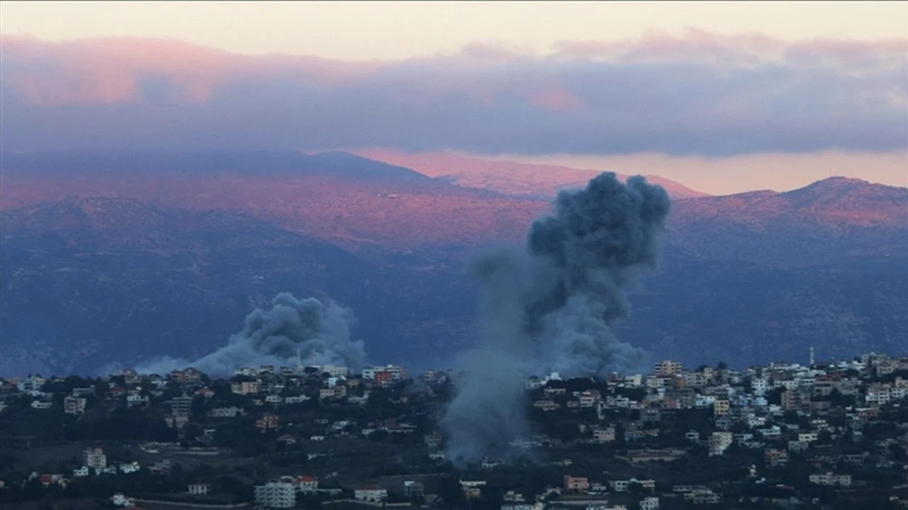 İsrail, Suriye'nin başkenti Şam'ı vurdu: Genelkurmay Başkanlığı'nın girişi vuruldu