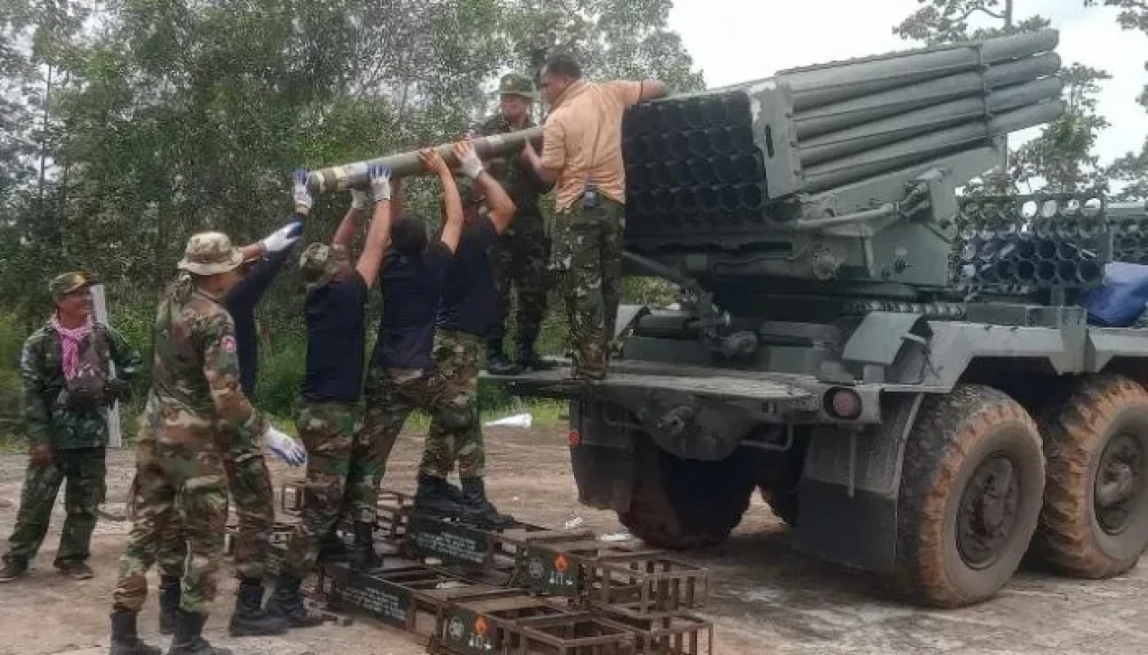 Tayland-Kamboçya sınırında çatışmalar yeniden artıyor, 130 bin sivil tahliye edildi!