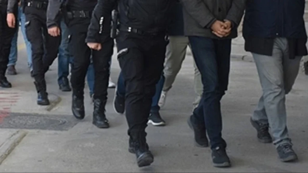 Tefecilikte 12 zanlı yakalandı, silah ve senetler ele geçirildi
