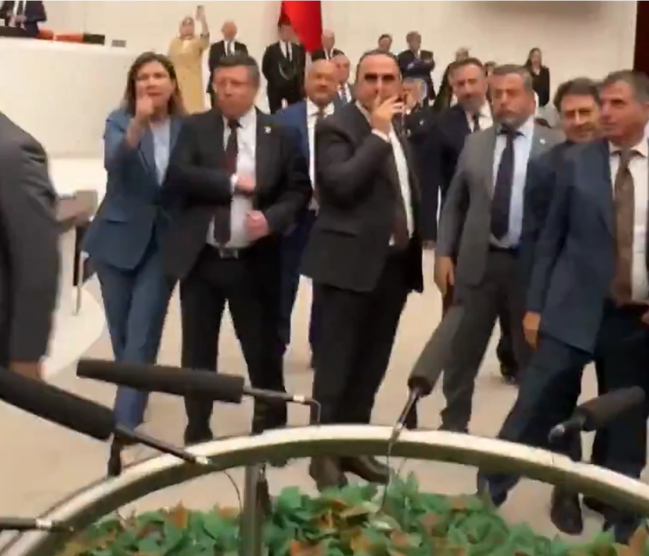 TBMM'de Zeytinlik Yasası Protestosunda Gergin Anlar ve Fiziki Müdahale İddiası