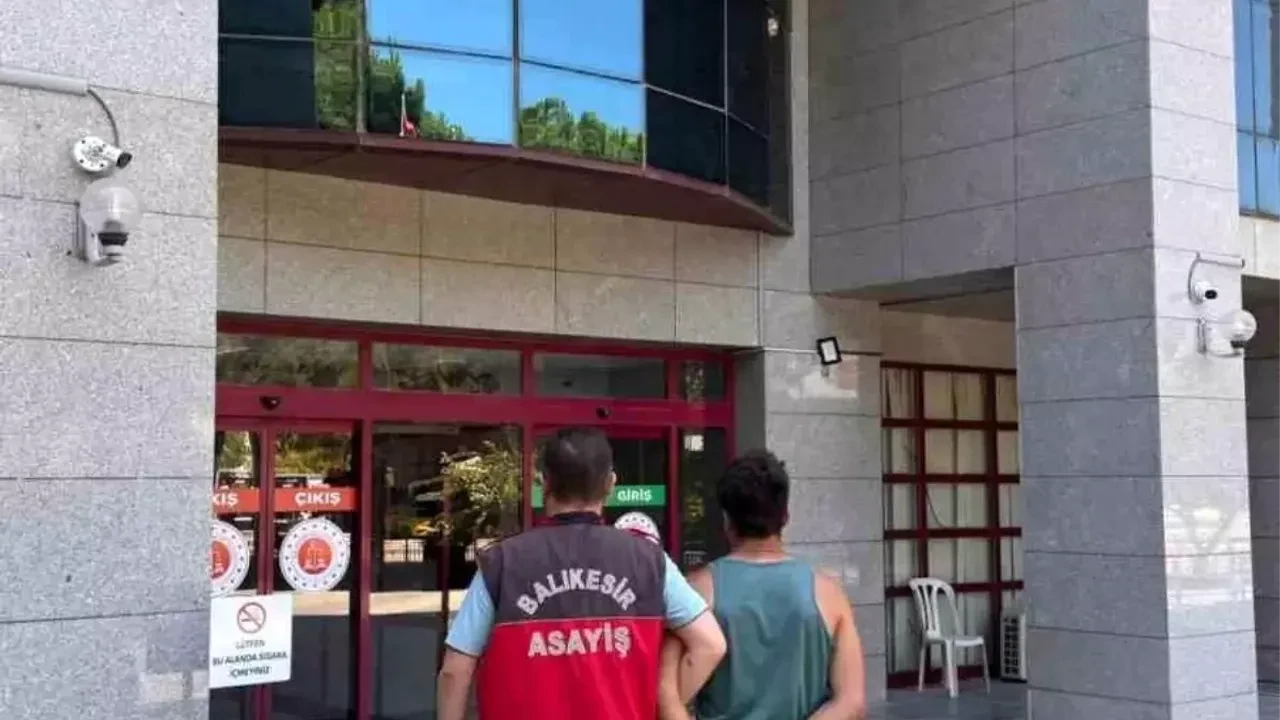 104 yıl hapis cezası bulunan firari hükümlü İzmir'de yakalandı