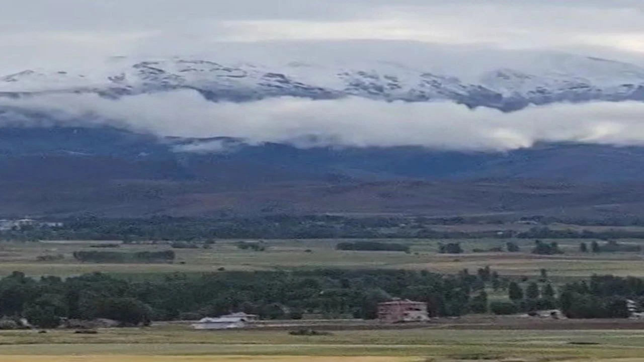 Bayburt'ta yaz ortasında kar sürprizi, sıcaklık 2,2 dereceye kadar düştü!