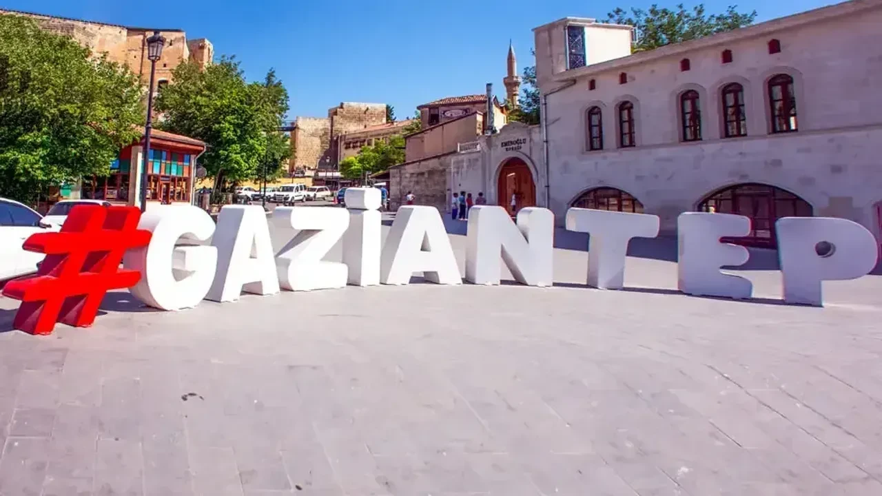 Gaziantep'te Sosyal Hayatın Kalbi: Geleneksel ve Modern Mekânlar Bir Arada