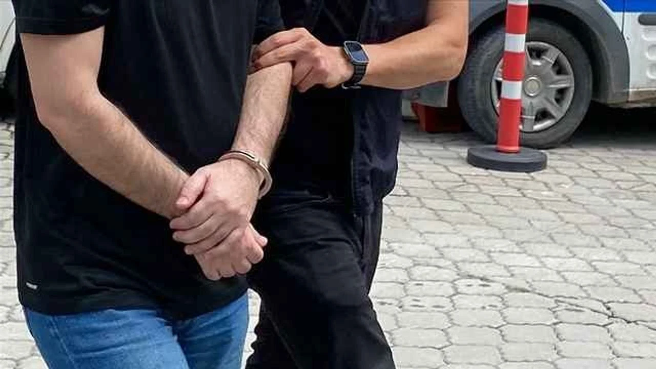 İzmir'de 25 yıl hapis cezası olan şahıs operasyonla yakalandı