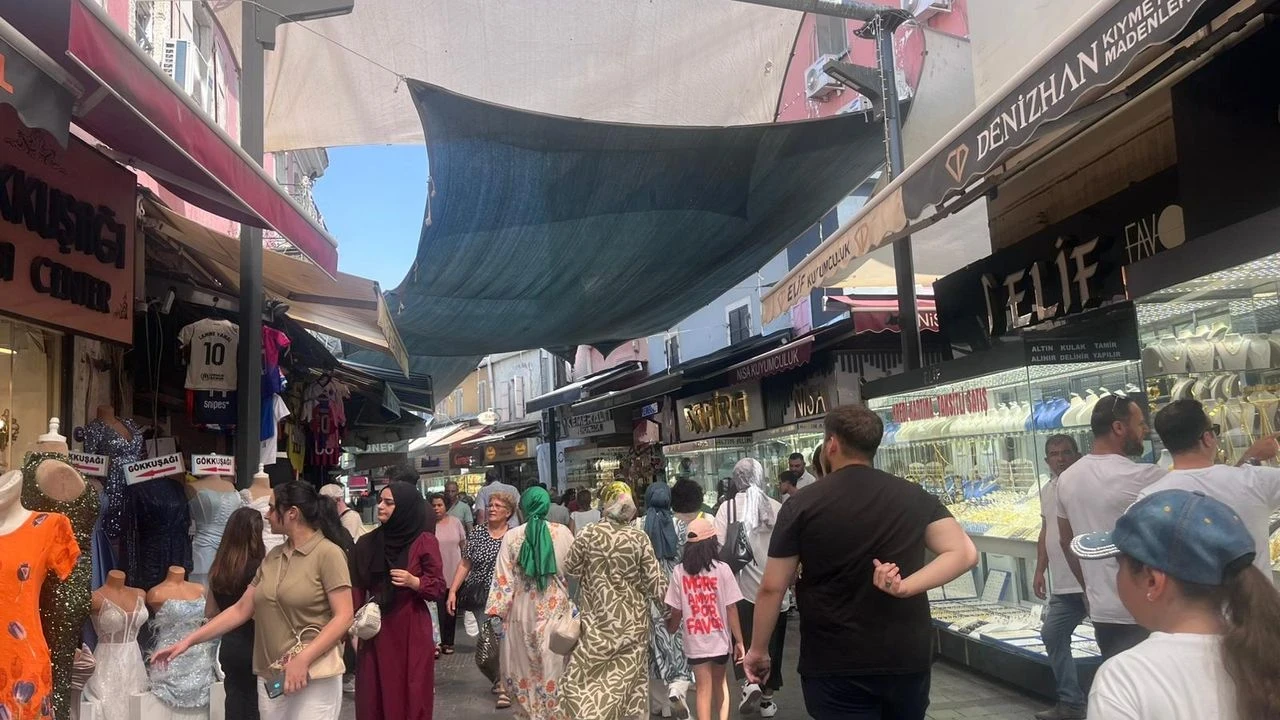 Kemeraltı Çarşısı sahipsiz mi? Muhtar Yıldırım sorunları ve çözümleri gündeme taşıdı.