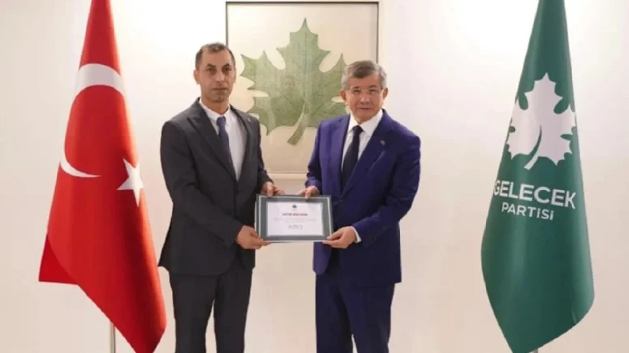 Gelecek Partisi İzmir İl Başkanı Yaşar Beyazgül gözaltına alındı, yerine vekil atandı.