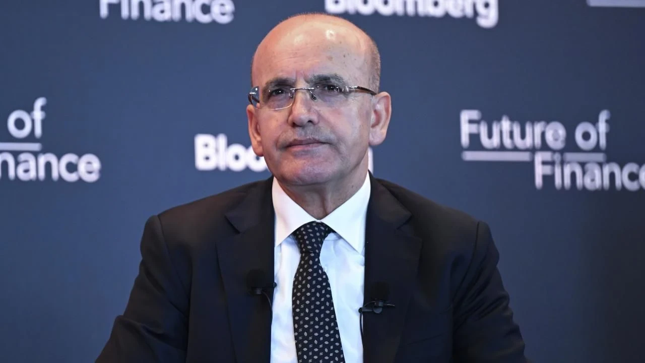 Türkiye'nin kredi notu yükseldi, Şimşek enflasyonu kalıcı olarak düşürmeyi hedeflediklerini duyurdu.