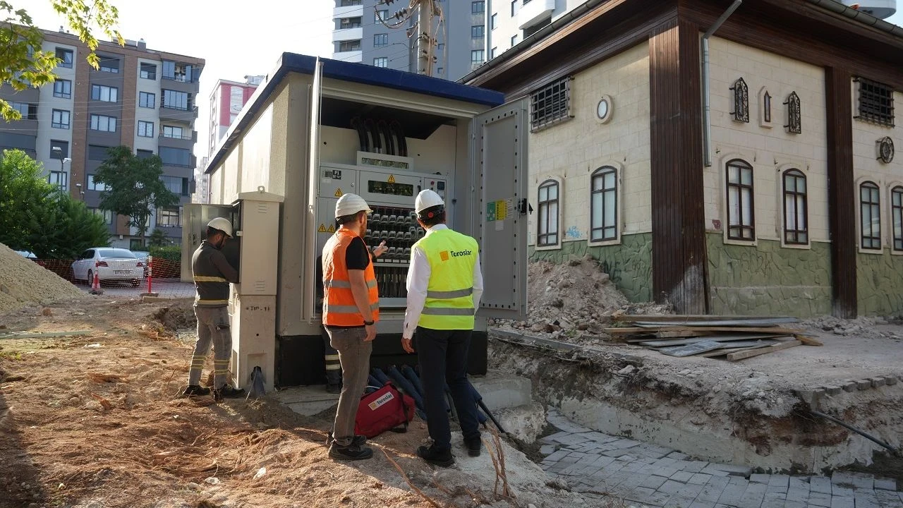 Aşırı Sıcaklar Elektrik Tüketimini Yüzde 55 Artırdı, Toroslar EDAŞ Çözüm Üretiyor
