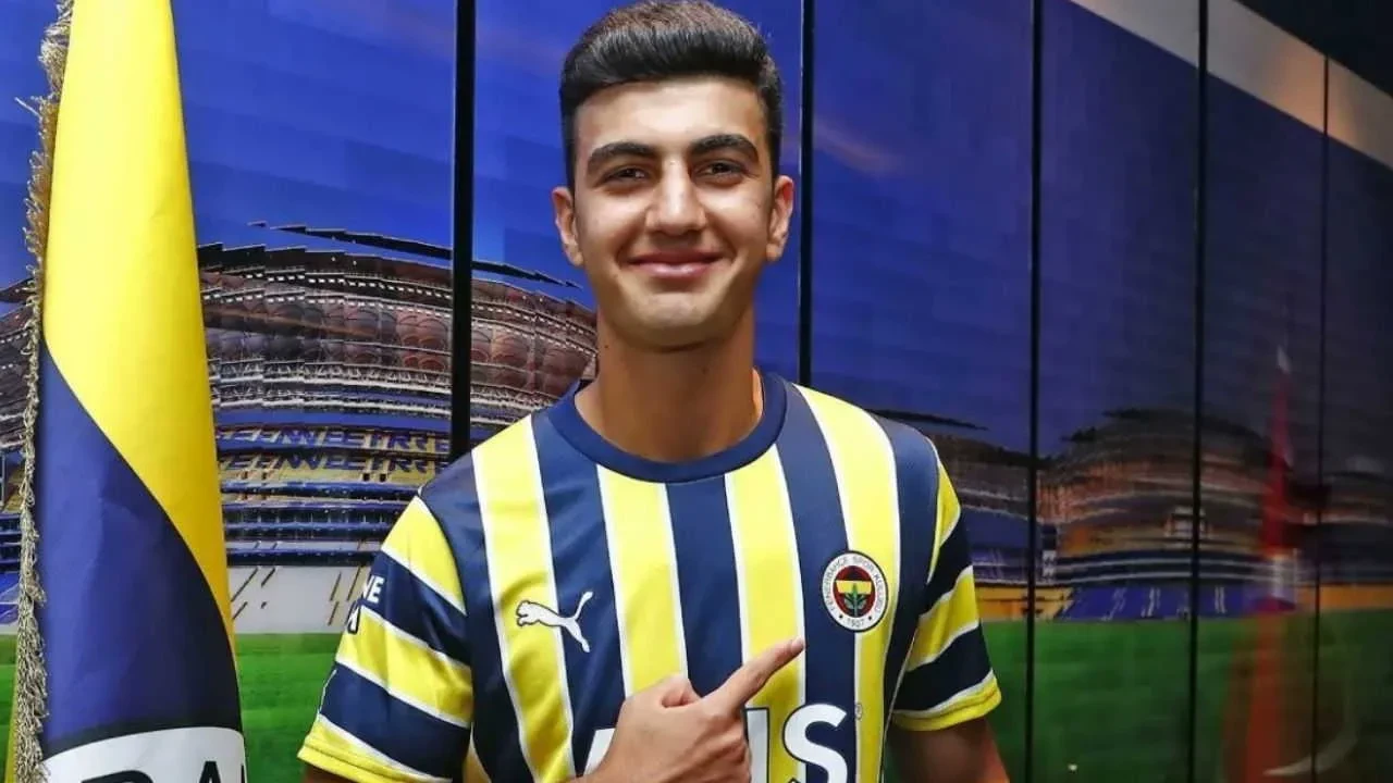 Fenerbahçe, genç yıldız Yiğit Efe Demir'in sözleşmesini 2029'a kadar uzattı