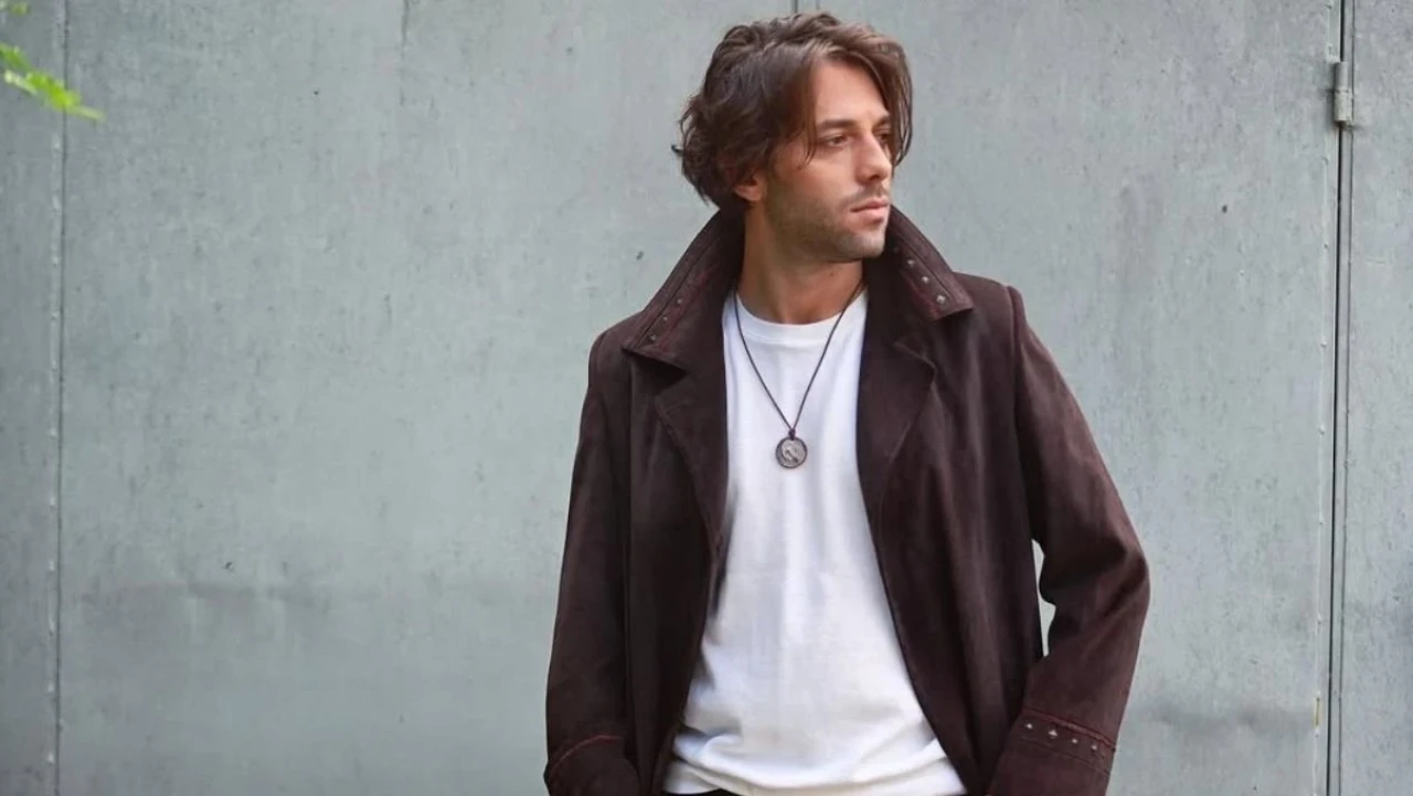 Cengiz Orhonlu ve Sitare Akbaş'ın evlilik haberiyle gündem yarattığı dönemde oyuncunun hayatı merak ediliyor