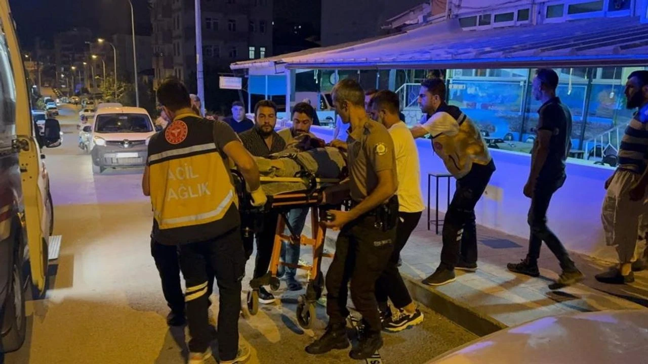 Bahçelievler'de bıçaklı kavga: 22 yaşındaki genç hayatını kaybetti