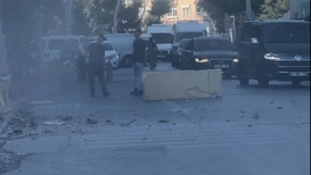 Zeytinburnu'nda kentsel dönüşümde çökme! Yıkımda büyük tehlike atlatıldı.