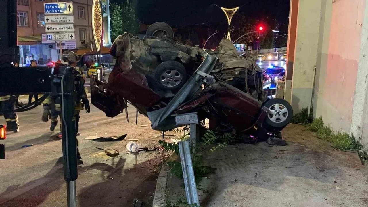 Kocaeli'de trafik kazası: 2 ölü, 3 yaralı, alkollü sürücü gözaltında